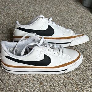 Nike Court Legacy